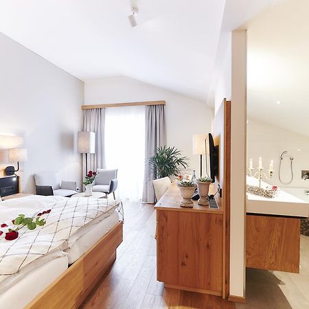 Landgasthaus Helpfauer Hof Bagian luar foto
